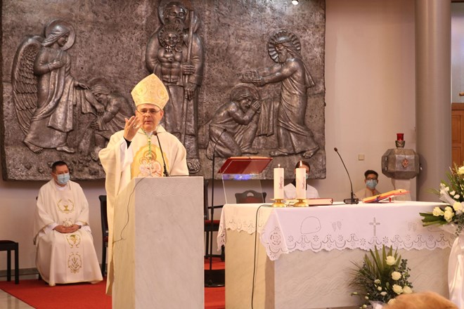 Biskup Bože Radoš predslavio misno slavlje u crkvi svetog Josipa uz župni blagdan na varaždinskoj Banfici